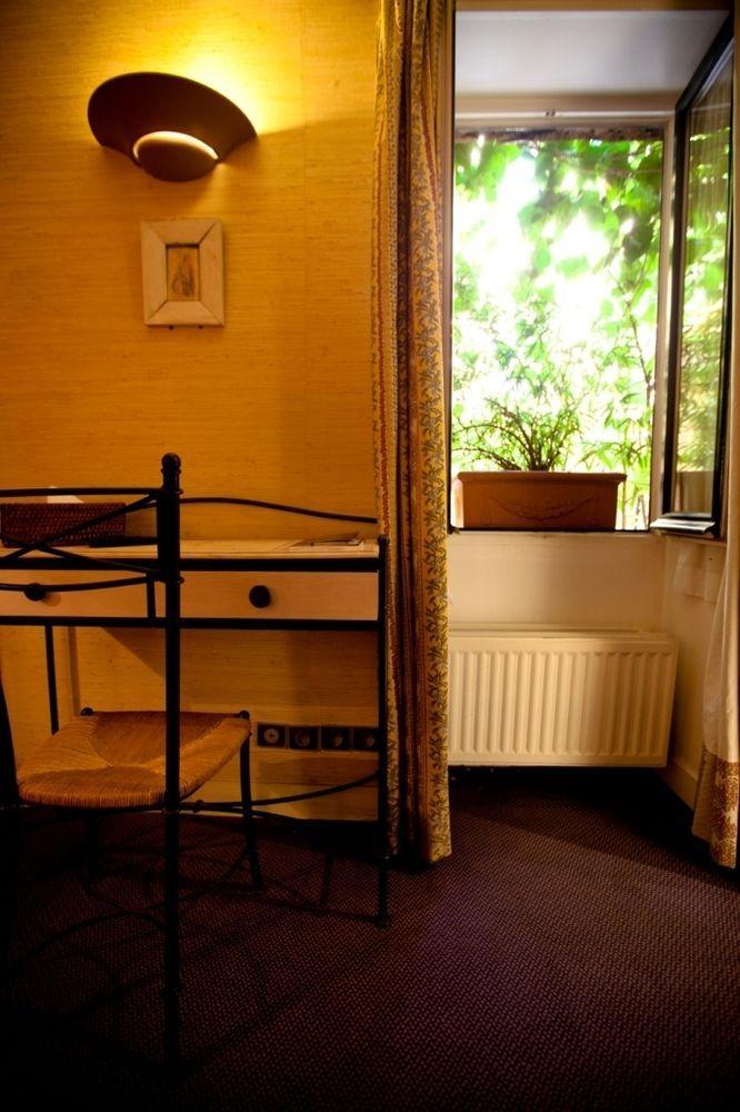 Hotel De La Tulipe Париж Екстериор снимка