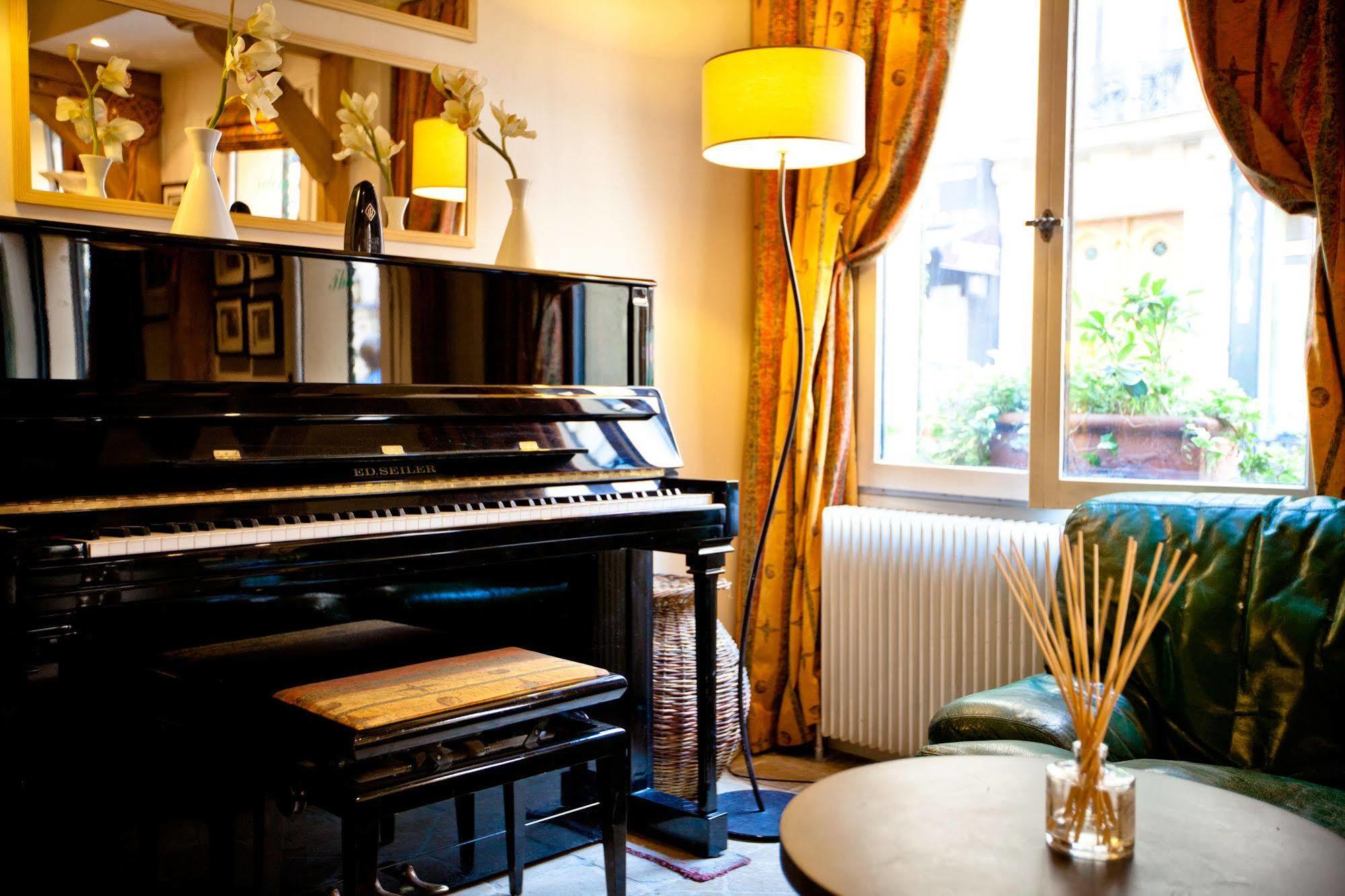 Hotel De La Tulipe Париж Екстериор снимка
