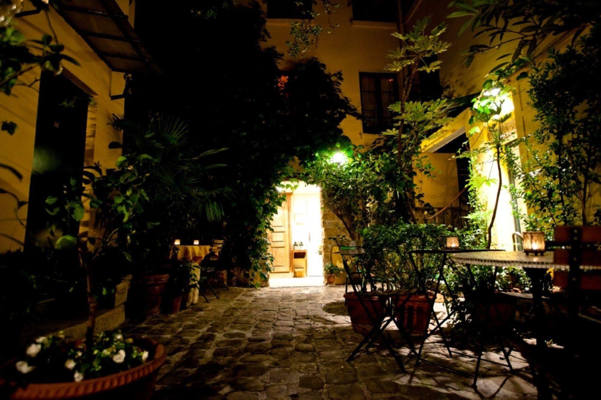 Hotel De La Tulipe Париж Екстериор снимка
