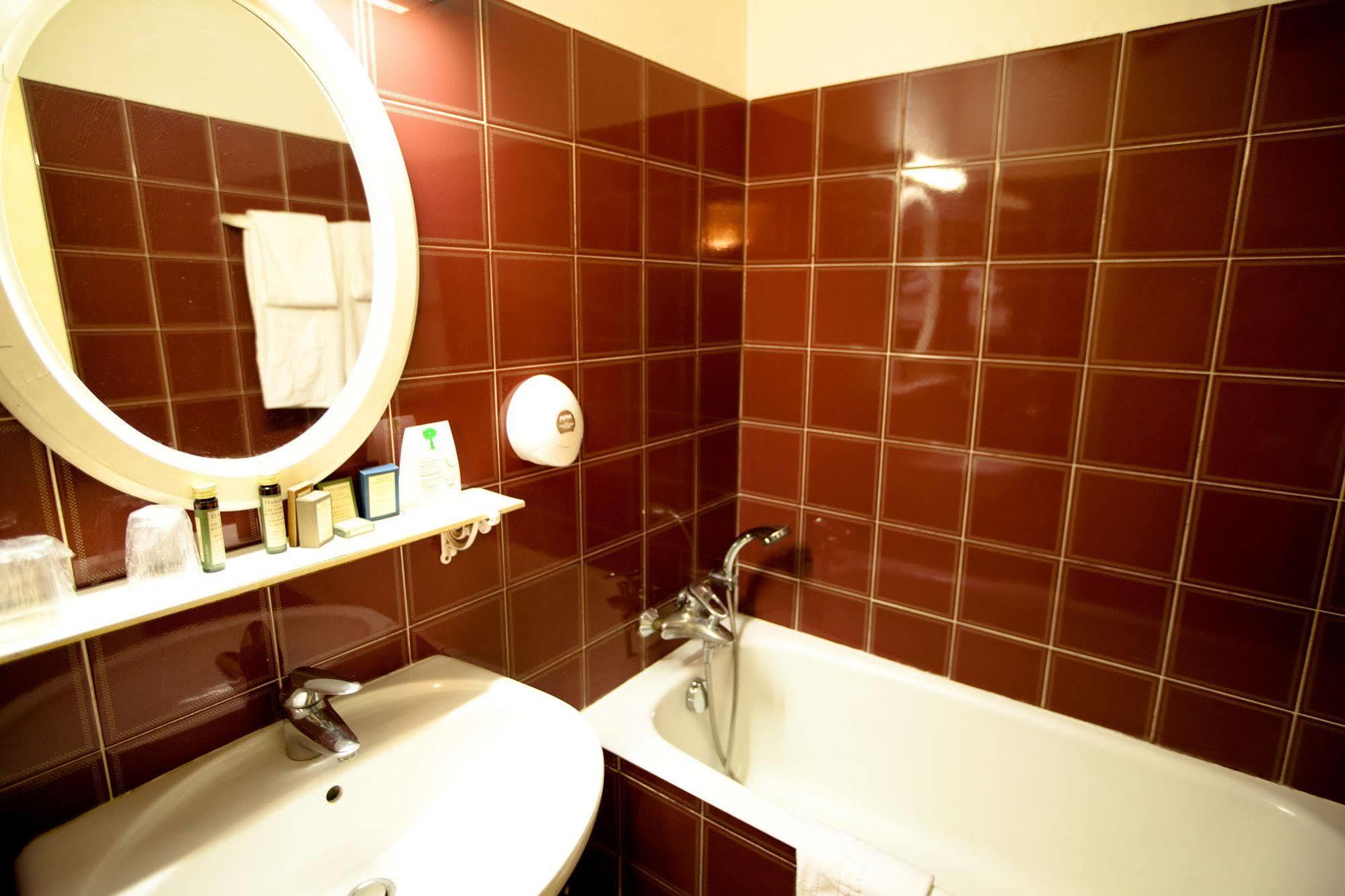 Hotel De La Tulipe Париж Екстериор снимка